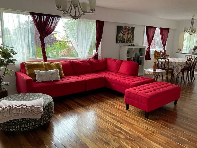 4 Bedroom House near Lagoon