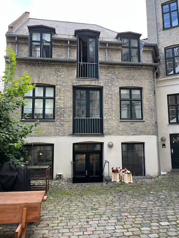 150m2 historic townhouse in secluded courtyard!