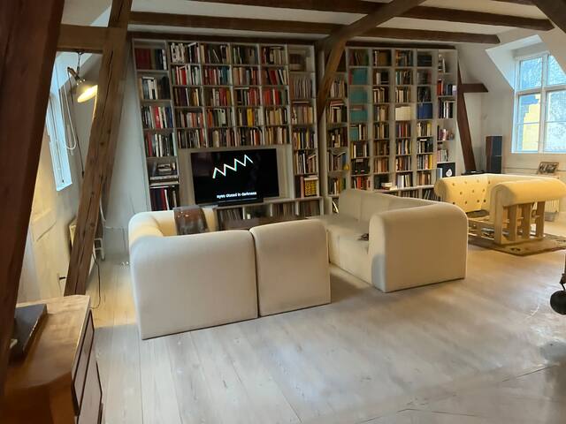 150m2 historic townhouse in secluded courtyard! gallery image 3