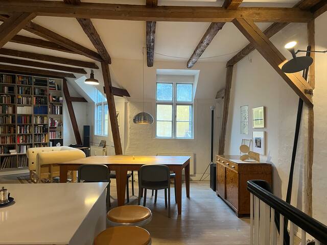 150m2 historic townhouse in secluded courtyard! gallery image 2