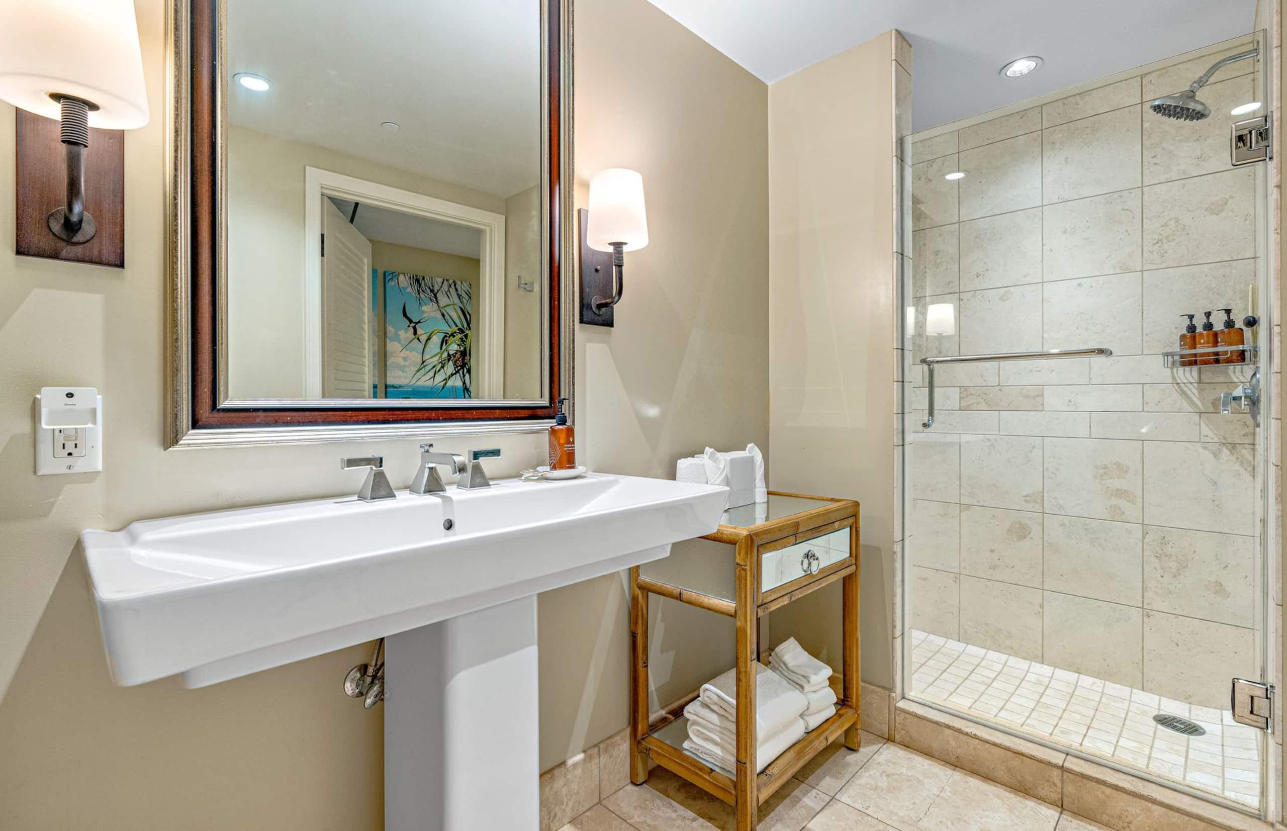 Condo in Lahaina · ★5.0 · 3 bedrooms · 4 beds · 3 baths - Image 37