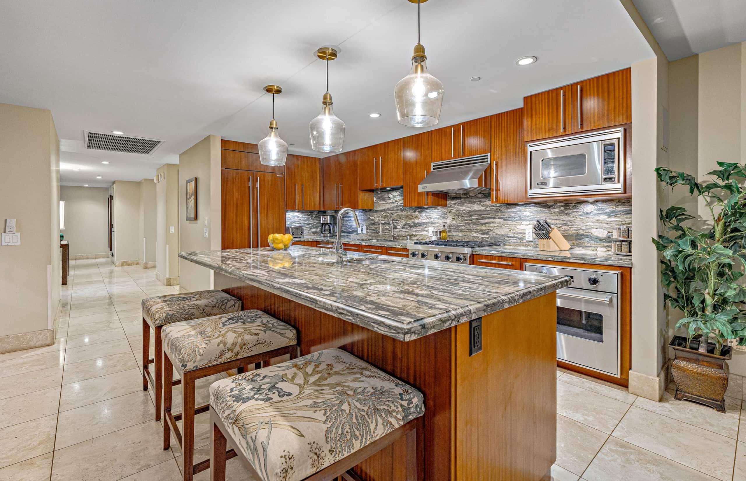 Condo in Lahaina · ★5.0 · 3 bedrooms · 4 beds · 3 baths - Image 14