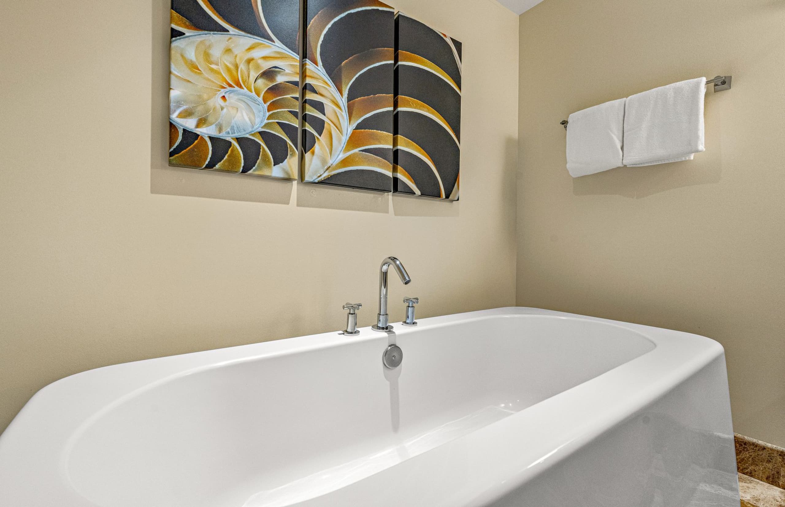 Condo in Lahaina · ★5.0 · 3 bedrooms · 4 beds · 3 baths - Image 29