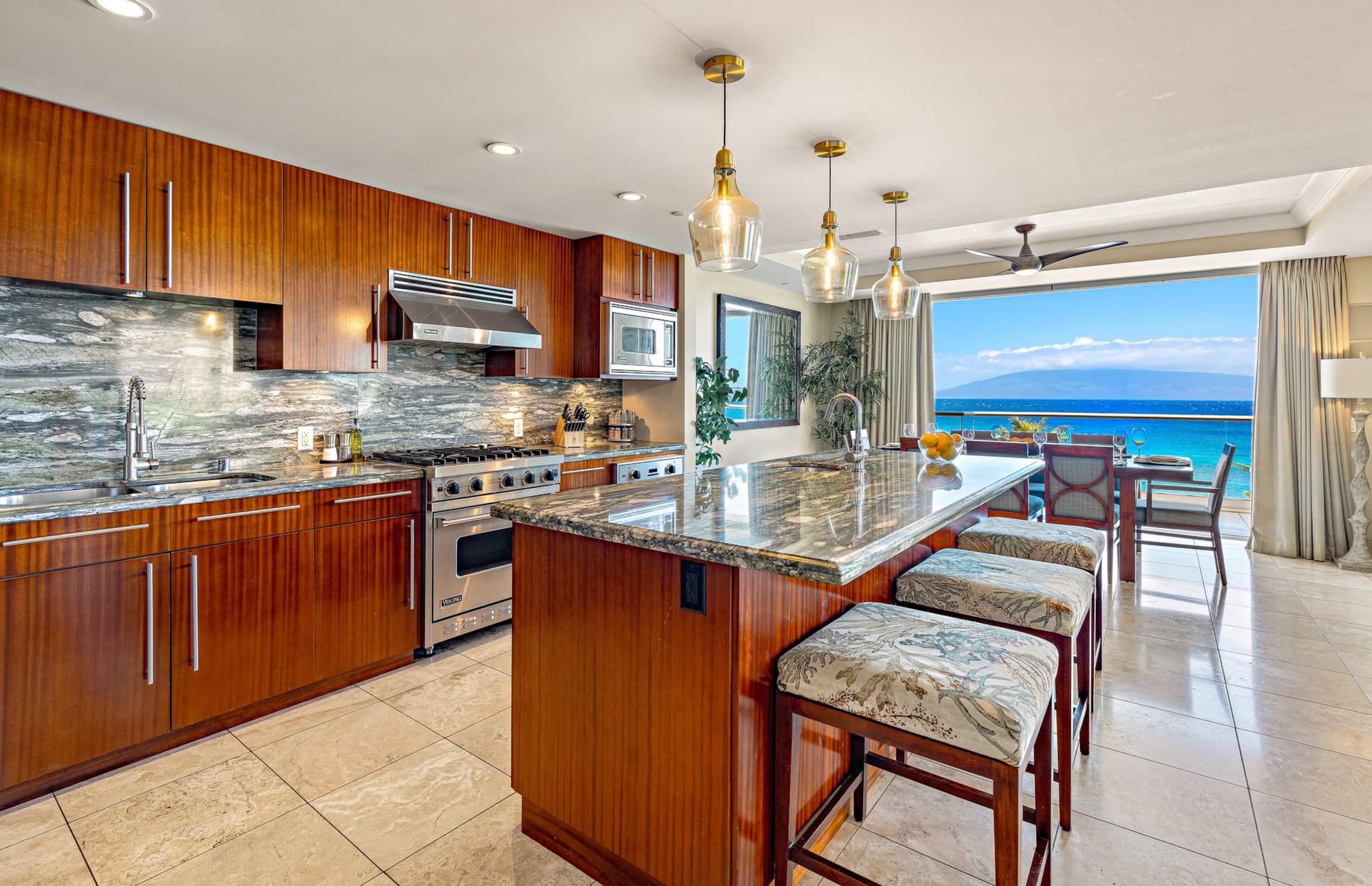 Condo in Lahaina · ★5.0 · 3 bedrooms · 4 beds · 3 baths - Image 3