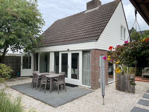 3-bedroom bungalow near beach with private garden