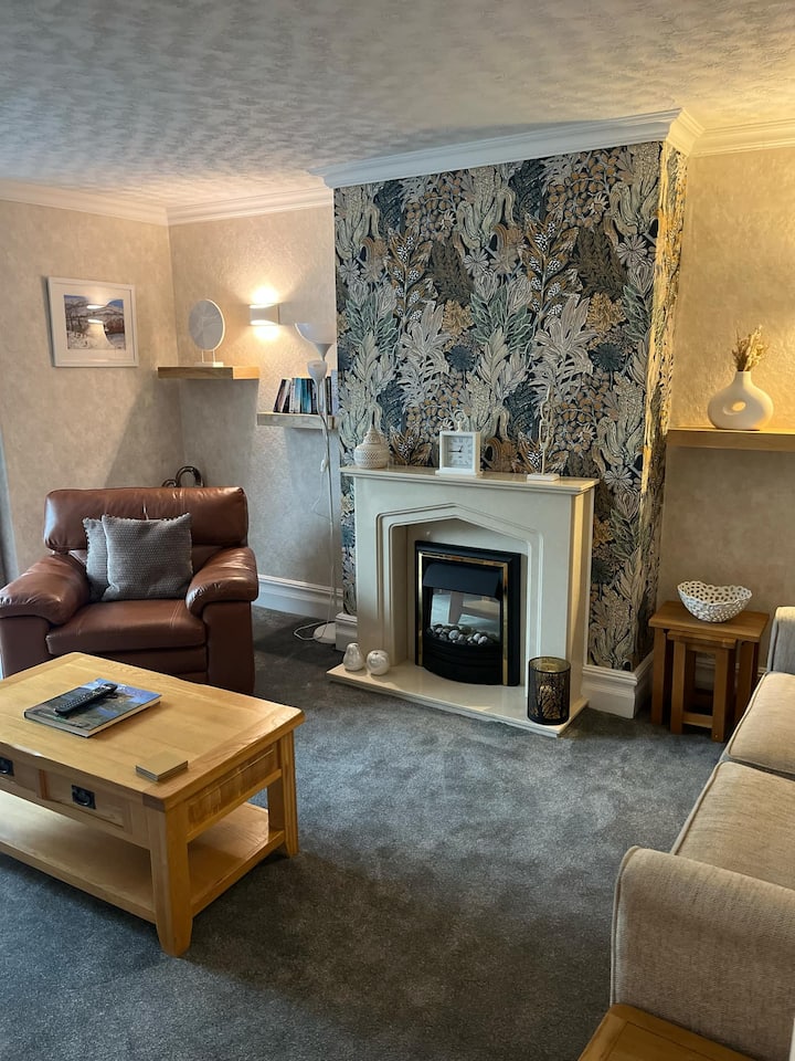The Hillfoot - Cosy Lakes Home With A View - Grange-over-Sands