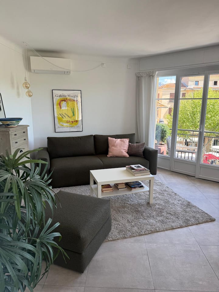 Newly Renovated Apartment In The Heart Of Vence - Vence