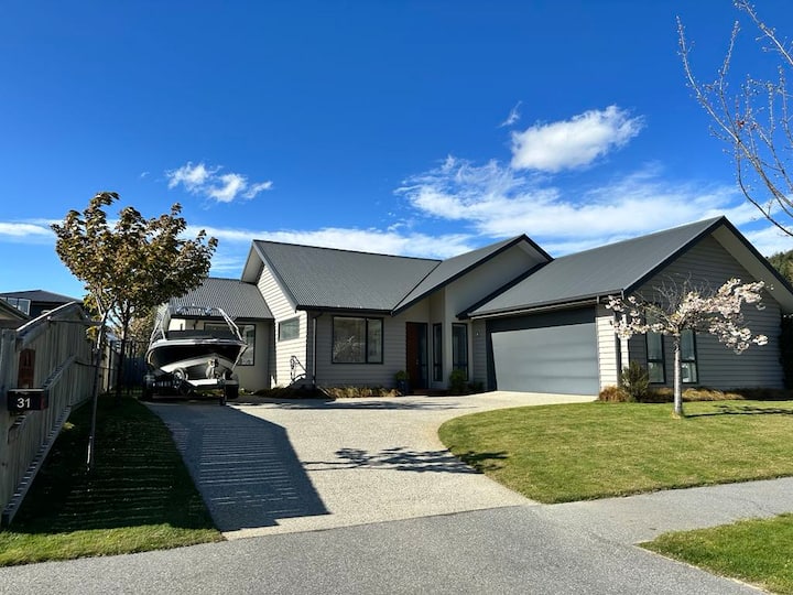 Home Sweet Home With Hot Tub - Queenstown, New Zealand