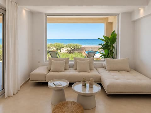 Aptenia Villa, on the beach
