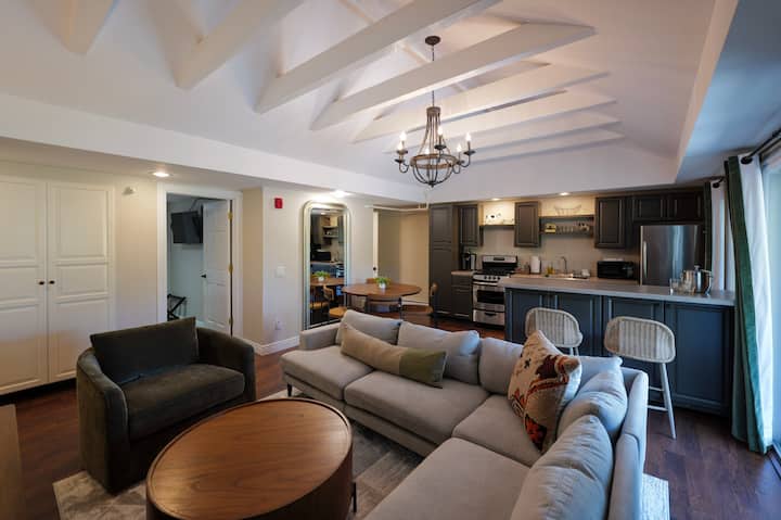 2br Apt | Full Kitchen | River | Pool | Woodstock - Woodstock, VT