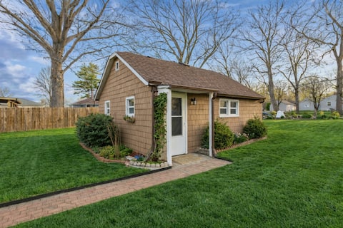 Cottage KC - 7 min to Kauffman/Arrowhead Stadium!