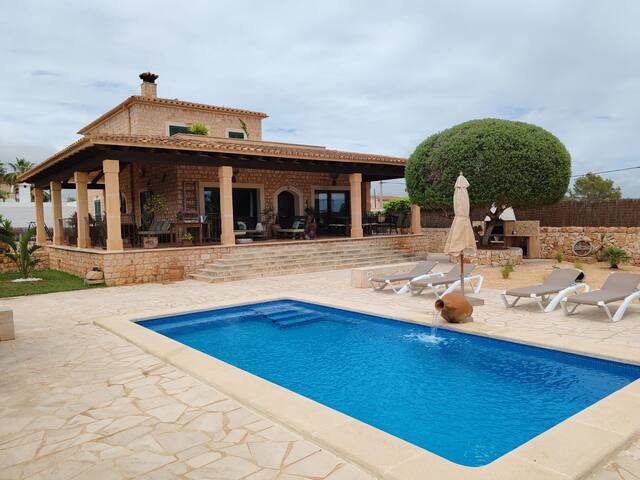 PRECIOSA VILLA “CA NA MARINA” A 500 M DE LA PLAYA