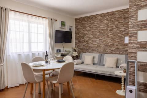 Popular Airbnb listing: Casa Espadinha in Budens