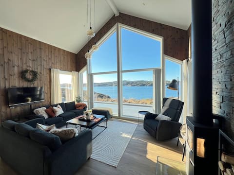 Luxury cabin with lake view, close to Bergen.