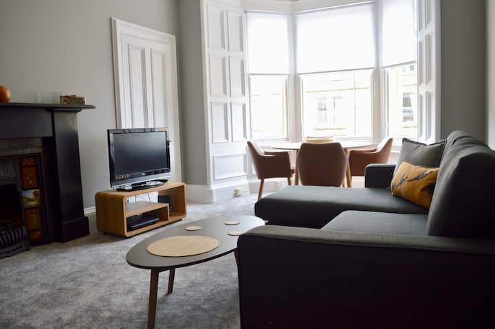 Stylish Two Bed, Bruntsfield Apartment, Edinburgh - Edinburgh Airport (EDI)