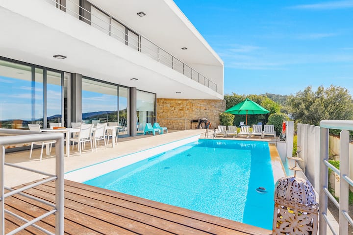 Villa Bella Vista • Walk to Town Center (900m)