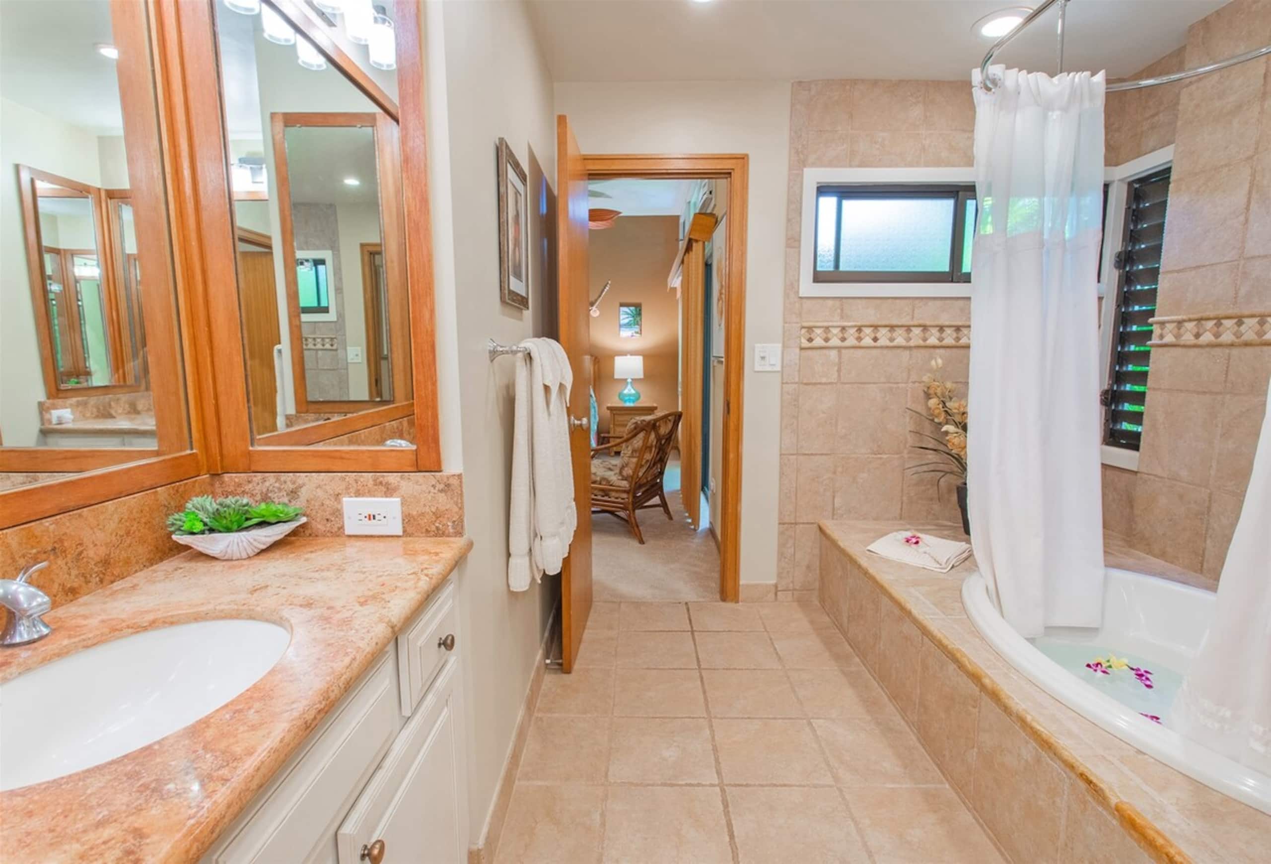 Villa in Lahaina · ★4.96 · 1 bedroom · 2 beds · 2 baths - Image 43