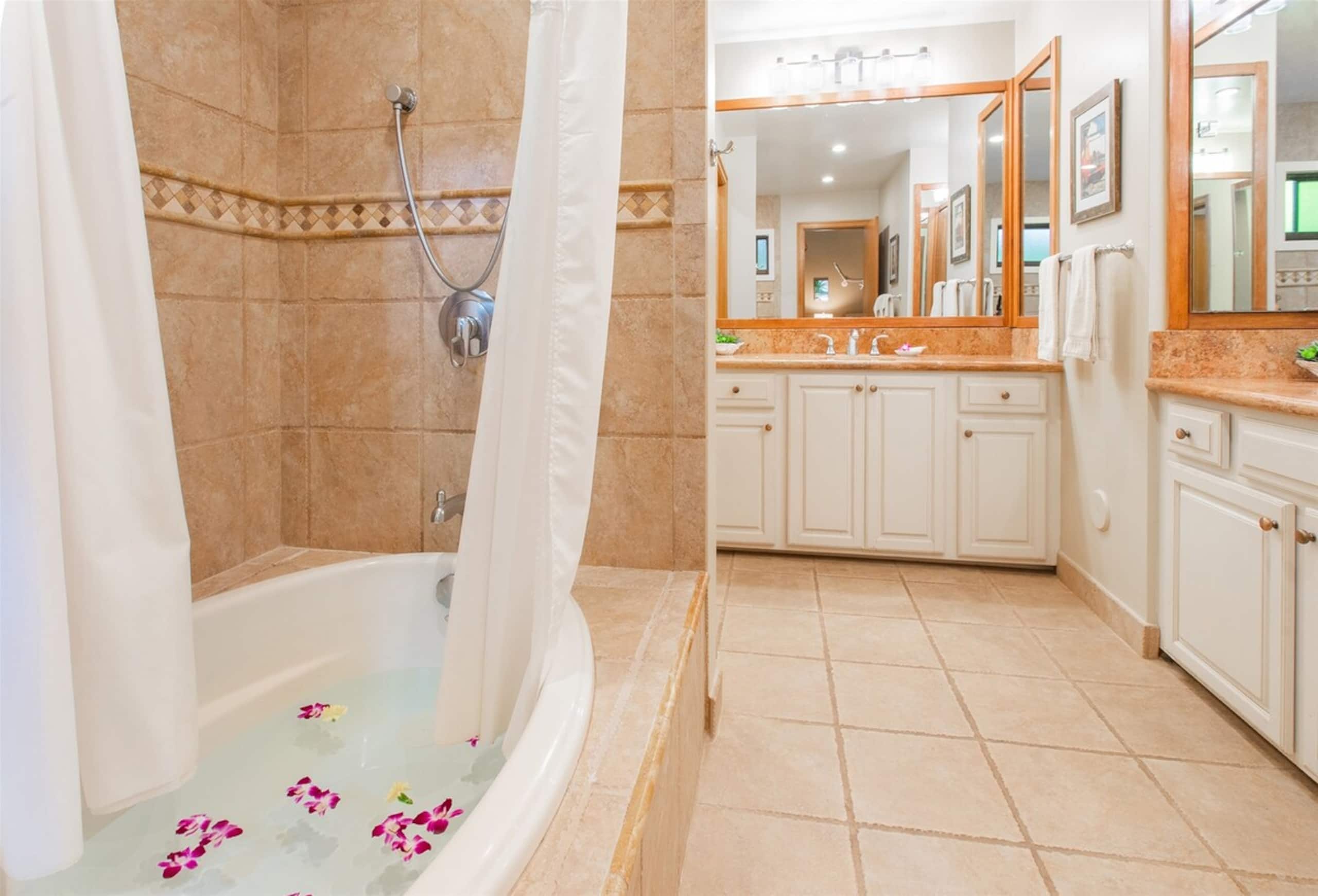 Villa in Lahaina · ★4.96 · 1 bedroom · 2 beds · 2 baths - Image 41