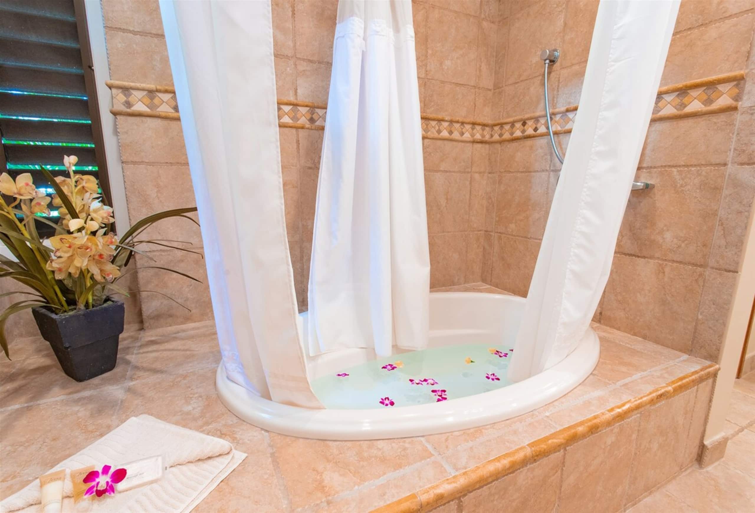 Villa in Lahaina · ★4.96 · 1 bedroom · 2 beds · 2 baths - Image 40
