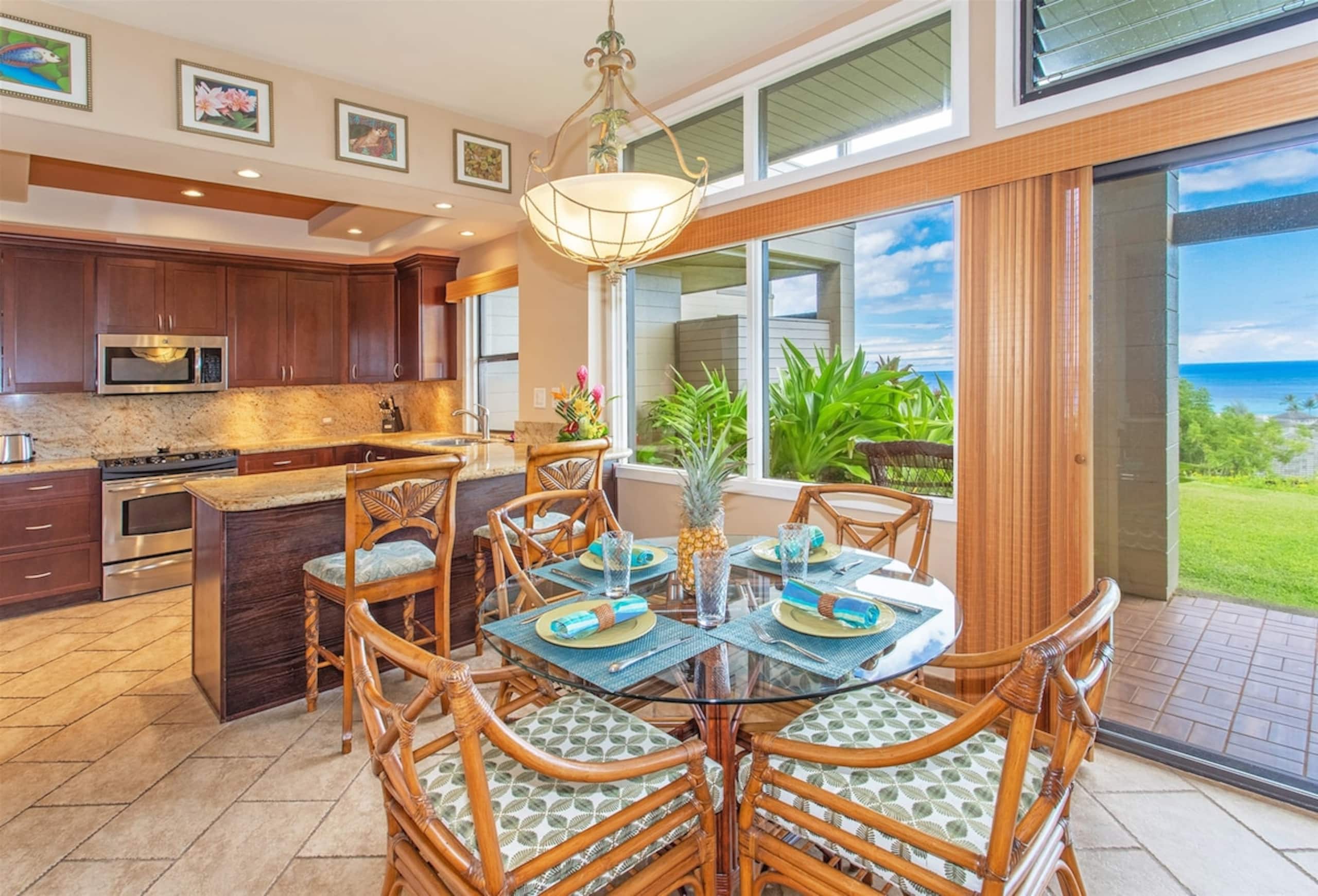 Villa in Lahaina · ★4.96 · 1 bedroom · 2 beds · 2 baths - Image 4