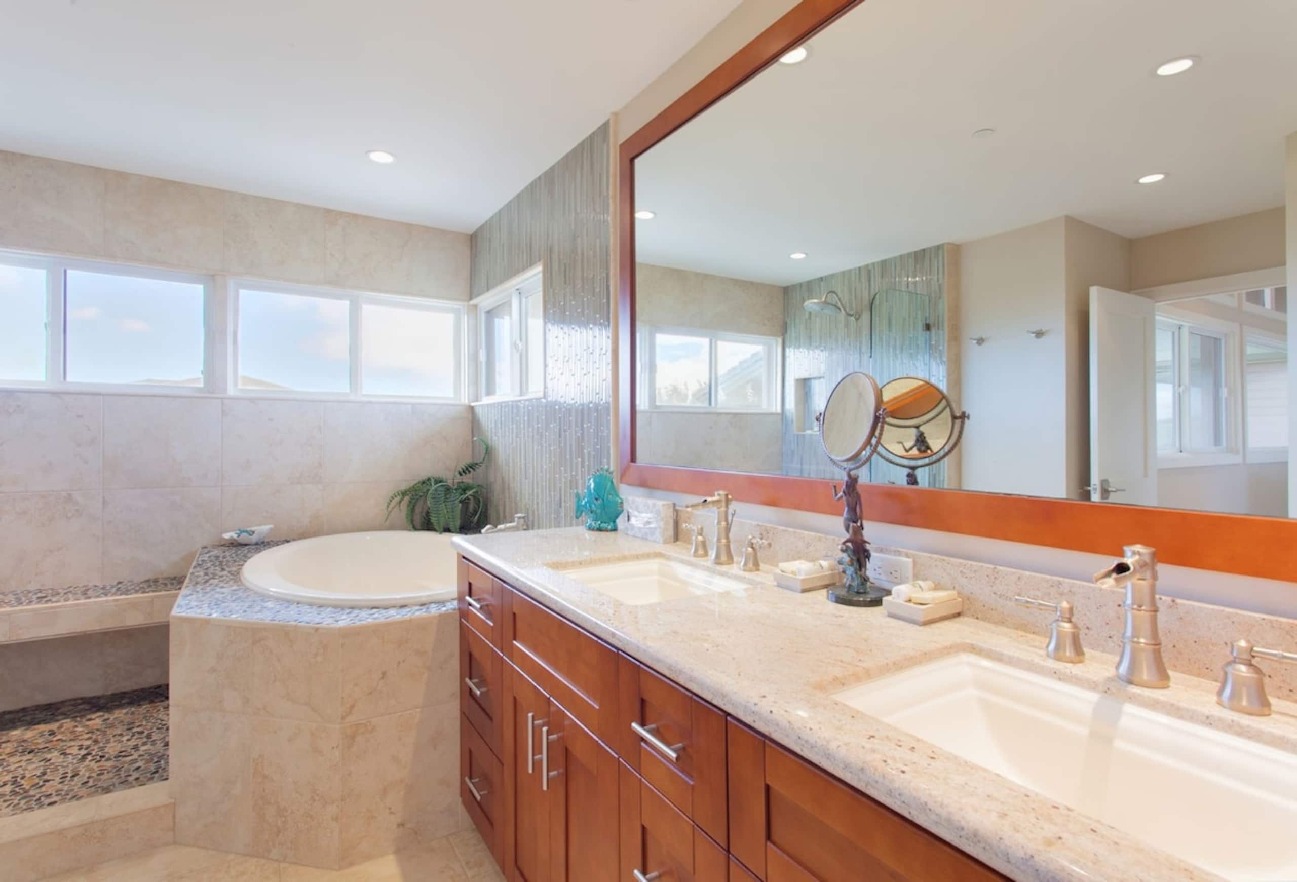 Villa in Lahaina · ★4.93 · 2 bedrooms · 4 beds · 3 baths - Image 45