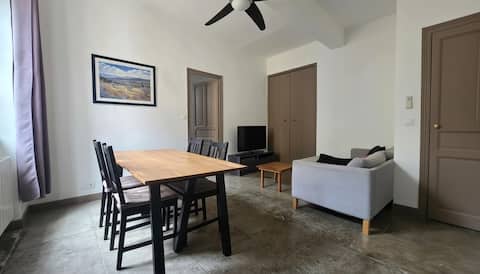 Top Airbnb: Arènes & Maison Carrée (air-conditioned + free parking) à Nîmes
