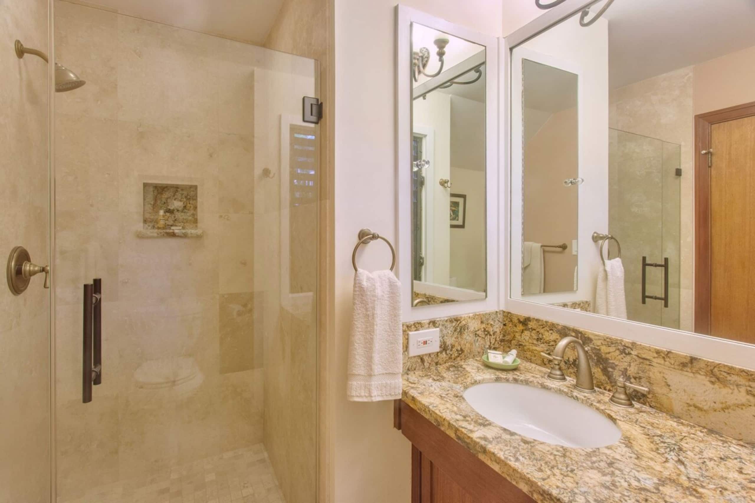 Villa in Lahaina · ★4.99 · 1 bedroom · 2 beds · 2 baths - Image 15