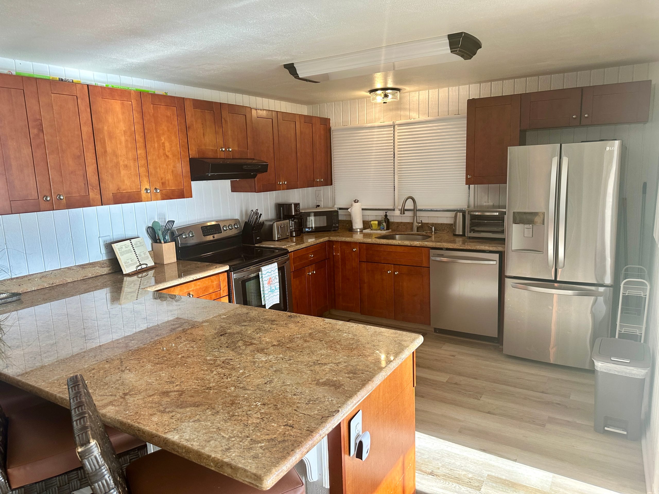 Old Hawaiiana in Kaanapali Cottage - Image 6