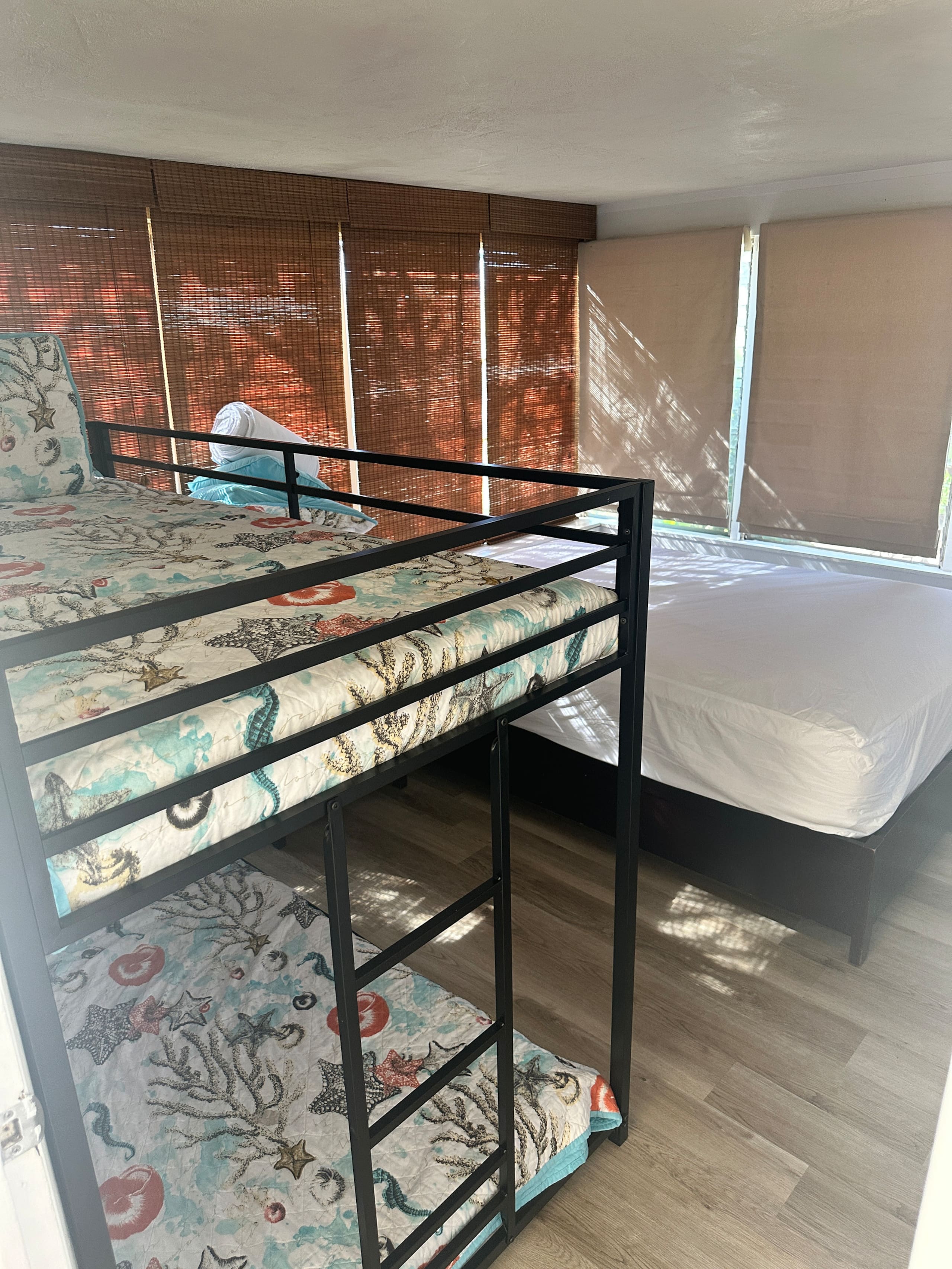 Old Hawaiiana in Kaanapali Cottage - Image 12