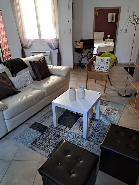 Top performing Airbnb: In the historic center of Cavaillon in Cavaillon