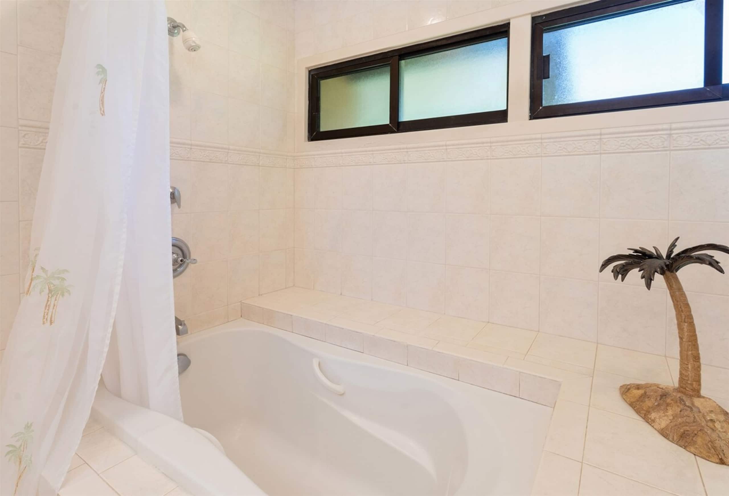Villa in Lahaina · ★4.94 · 1 bedroom · 2 beds · 2 baths - Image 43