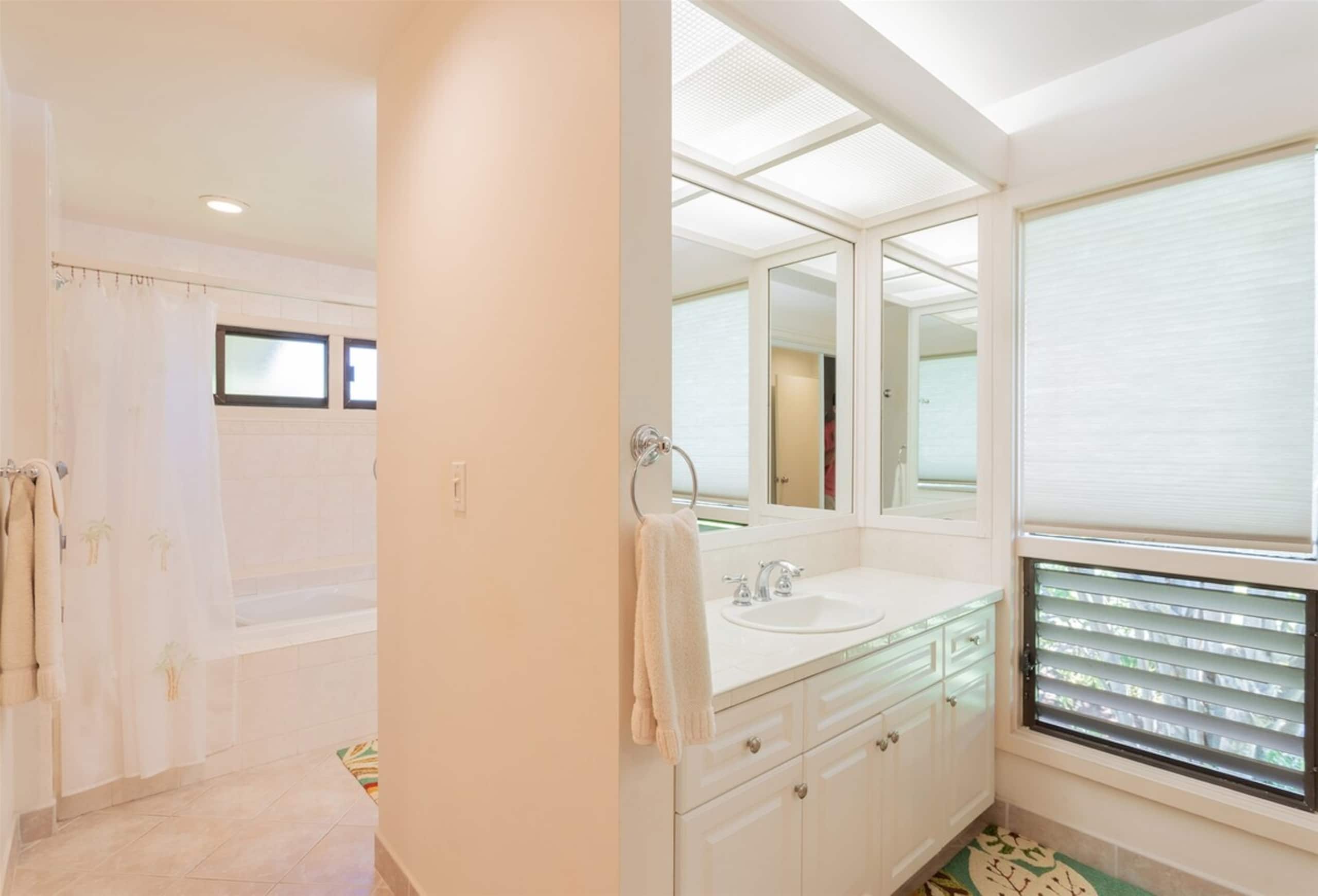 Villa in Lahaina · ★4.94 · 1 bedroom · 2 beds · 2 baths - Image 40