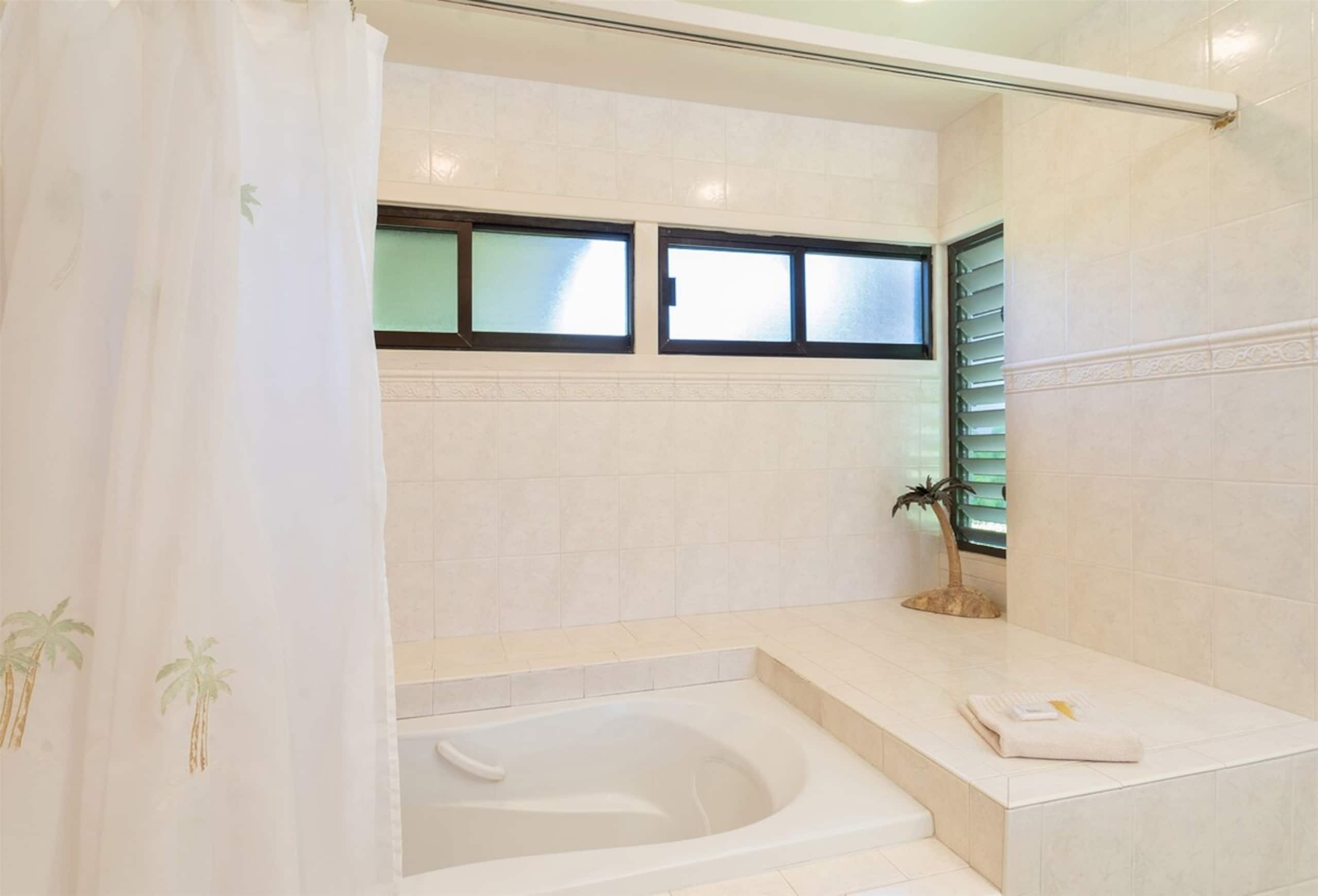 Villa in Lahaina · ★4.94 · 1 bedroom · 2 beds · 2 baths - Image 42