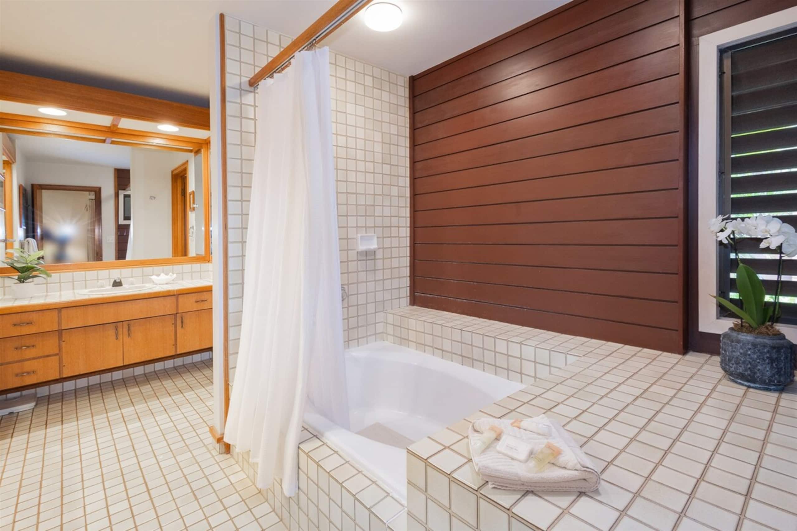 Villa in Lahaina · ★4.9 · 1 bedroom · 2 beds · 2 baths - Image 49