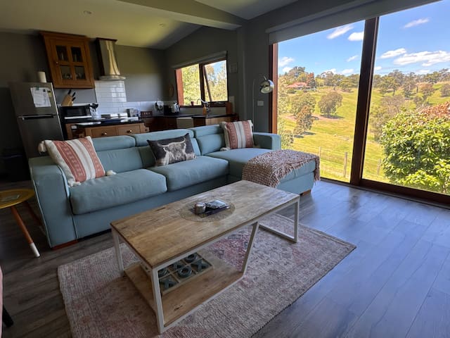 Treetops Cottage- Self Contained Valley Escape