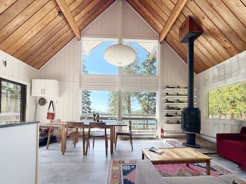 *Stunning Views* Oceanfront Nordic Cabin