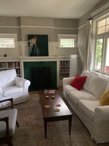 Prime location Jericho Beach-Unique Character Home