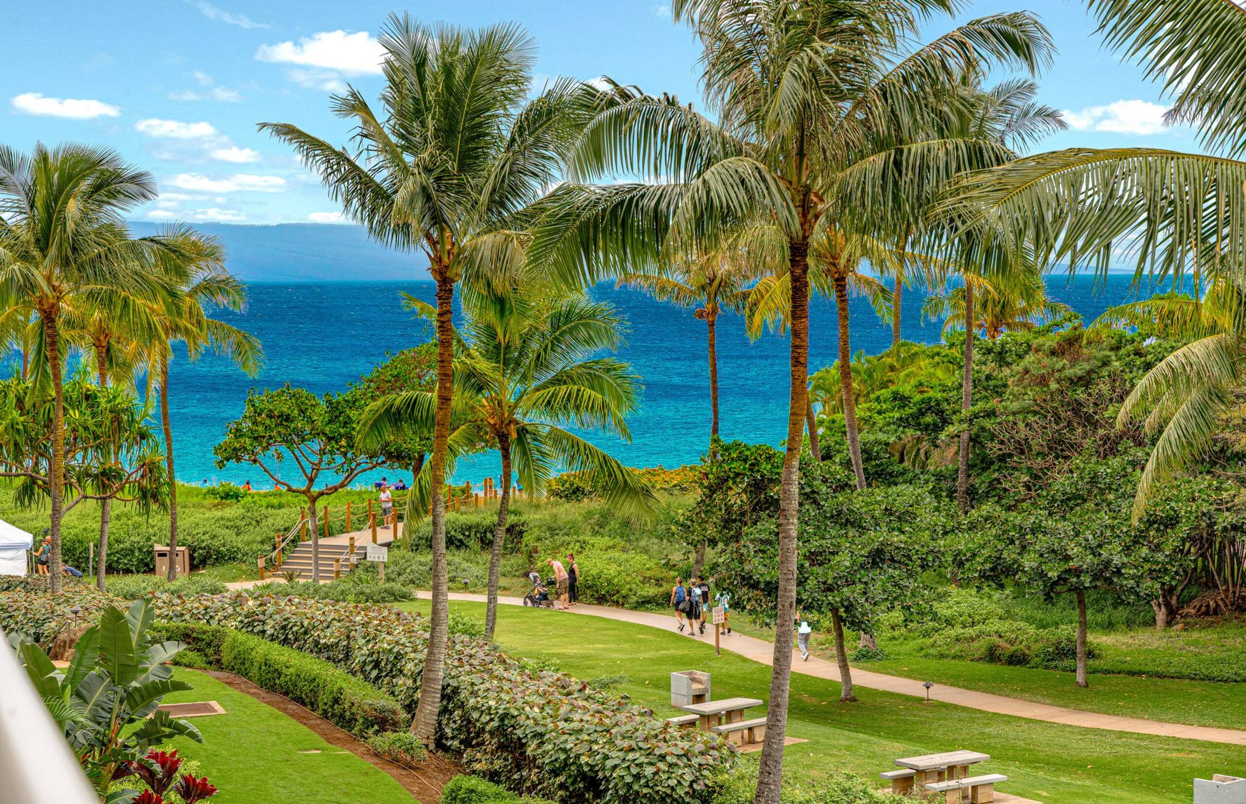 Condo in Lahaina · ★4.33 · 1 bedroom · 2 beds · 1 bath - Image 1