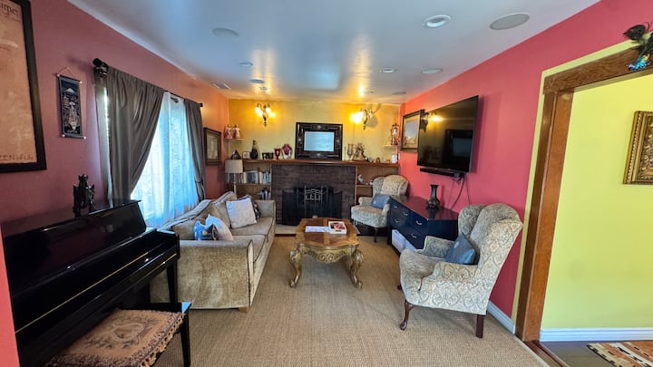 Cozy 2bd Craftsman Home - El Segundo, CA