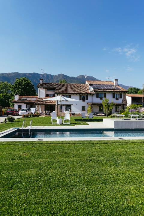 Pool, garden and relax : Paraglider's house B&B