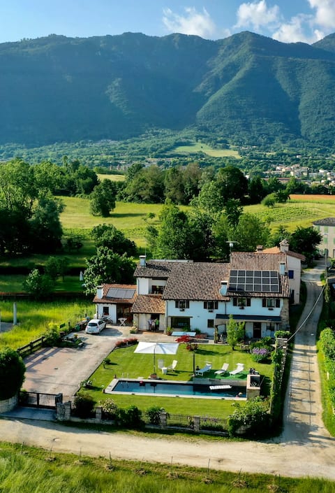 Pool, garden and relax : Paraglider's house B&B