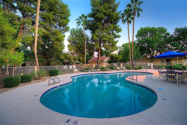 Southwest Sanctuary 3 Br Townhouse/ Com Pool/ Old Town Scottsdale - Scottsdale, AZ