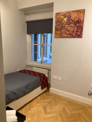 2BR; St. James-Trafalgar, High Ceilings, Concierge gallery image 4