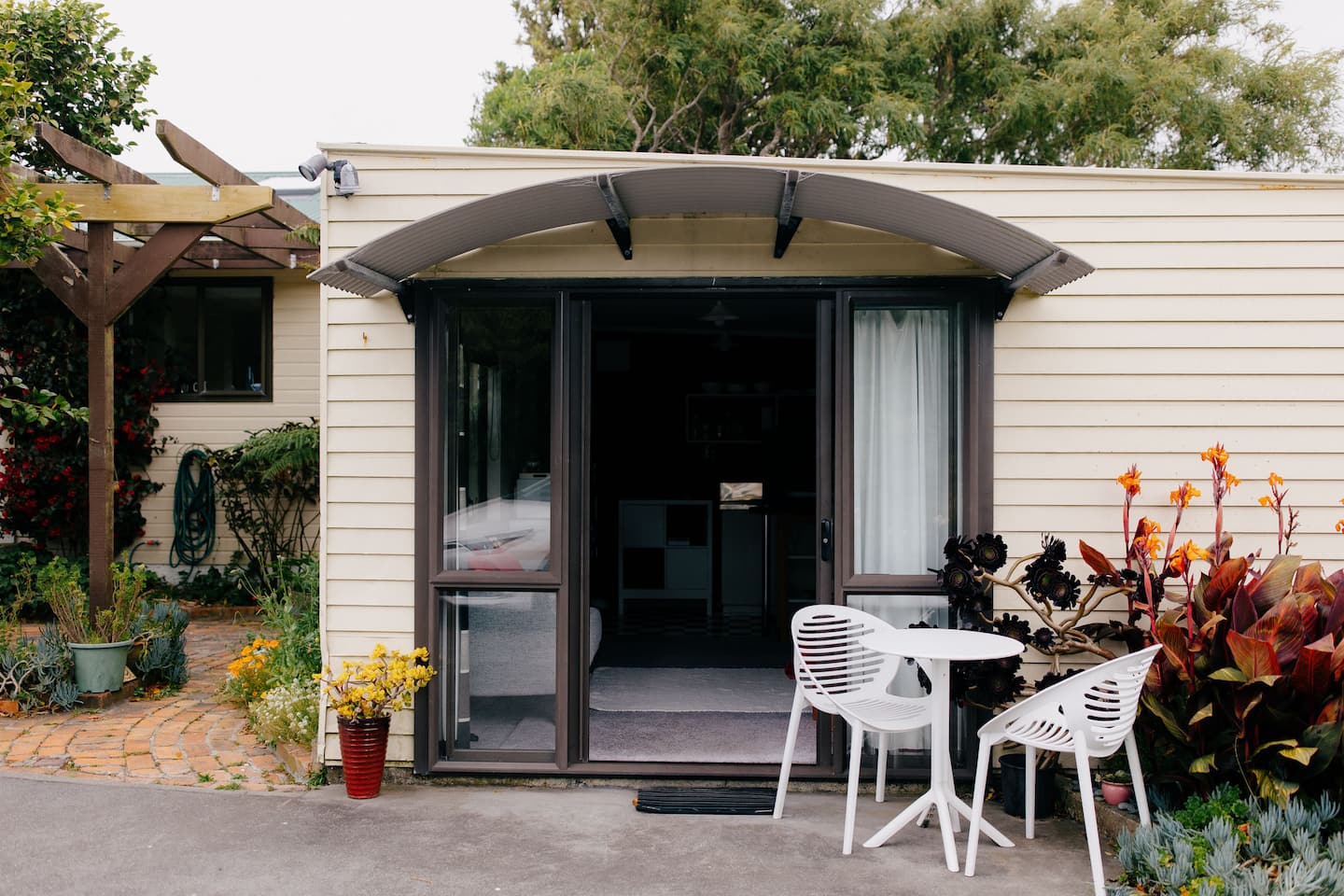 Boutique Studio In Private Garden Setting 2