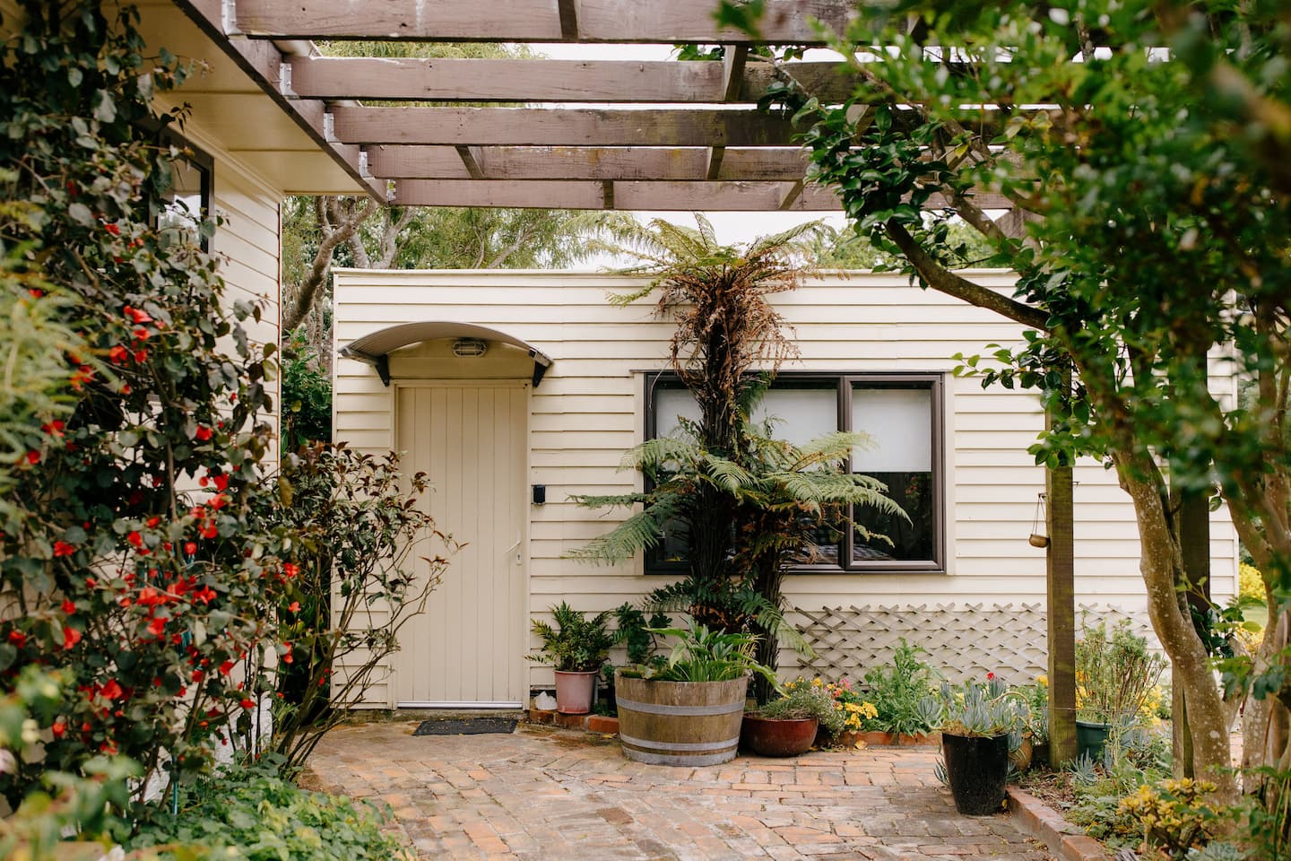 Boutique Studio In Private Garden Setting 5