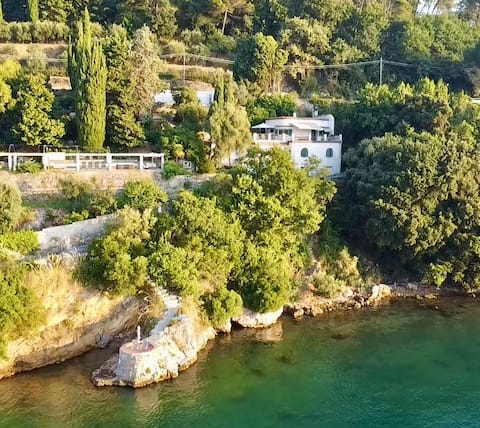 Villa del Pezzino (private beach)