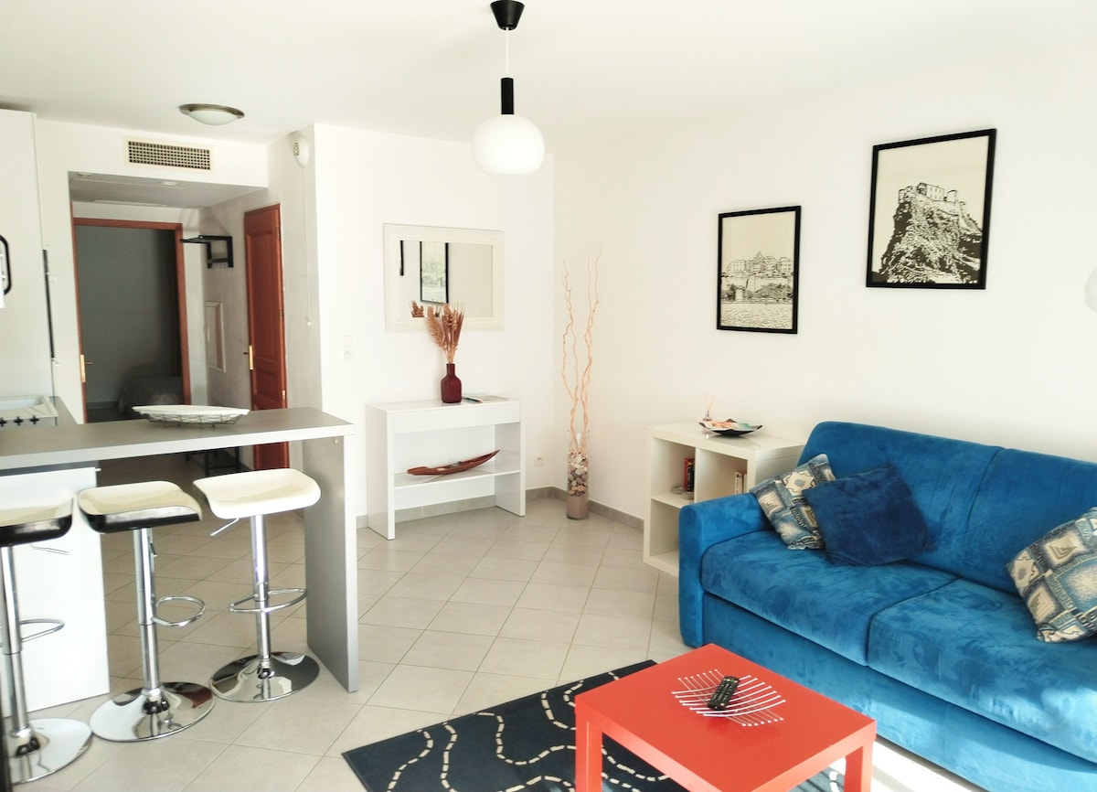 Popular Airbnb listing: Beautiful T2 apartment in the center of Calvi in Calvi