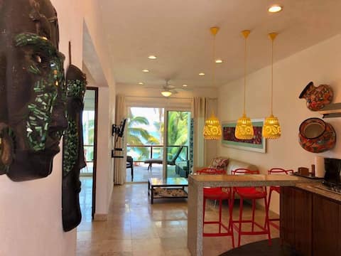 Successful Airbnb property: CHRISTMAS BAR APARTMENT WITH PRIVATE BEACH in Barra De Navidad