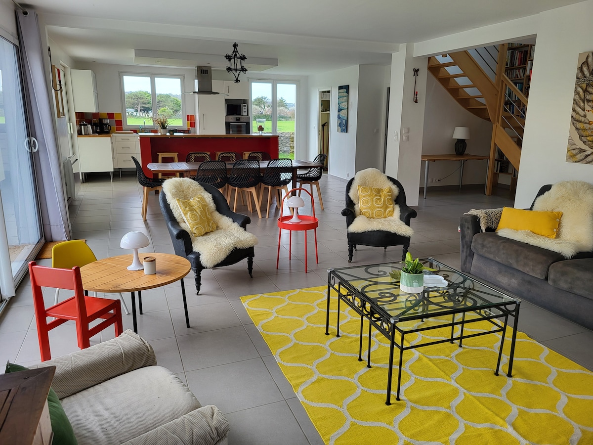 Anuncio de Airbnb popular: Large Villa 100 m from the beach and nautical hub en La Hague