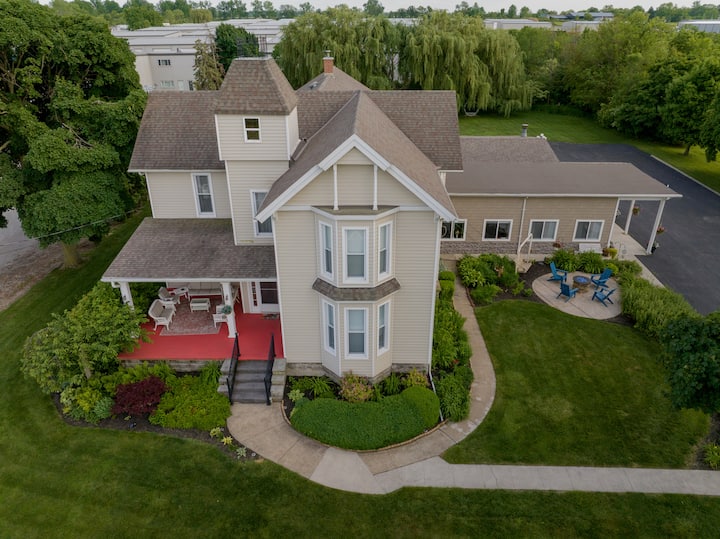 Event Rental 10br/10ba Sleeps 31 B&b Near The Lake - Put-in-Bay, OH